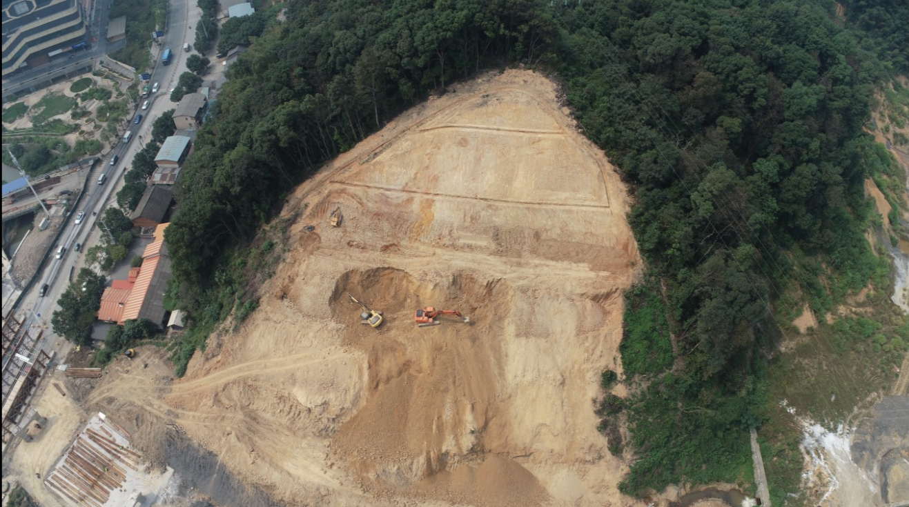某高速公路附近高邊坡安全監測